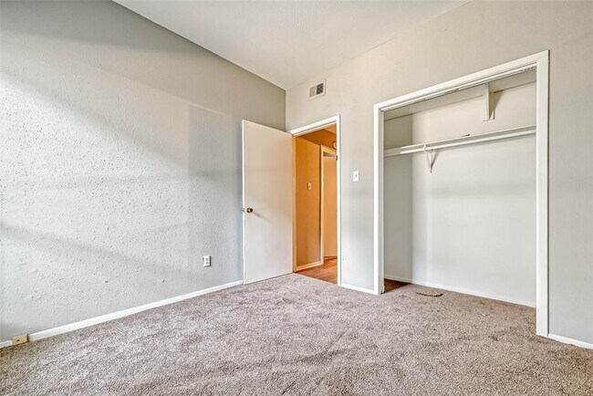 Building Photo - 9009 Richmond Ave.