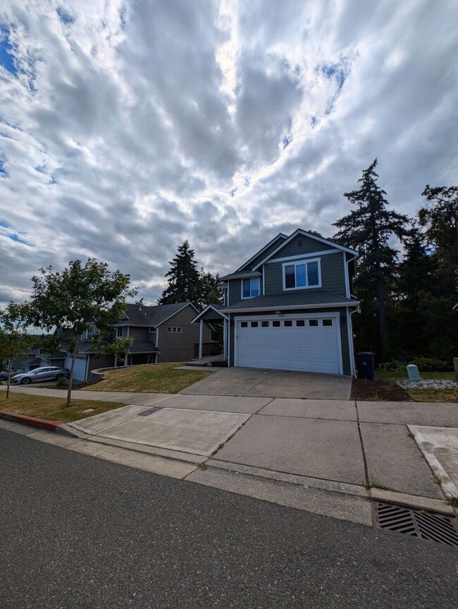 Building Photo - Stylish & Convenient Living - Bremerton 4 ...