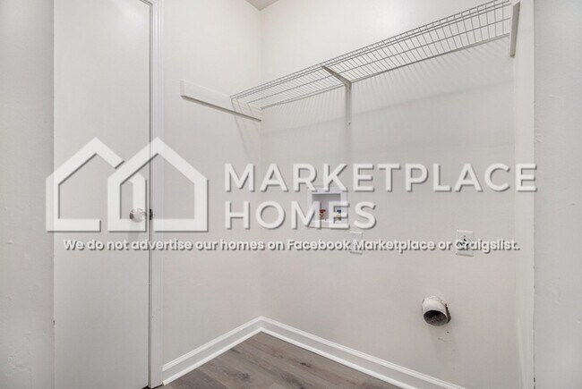 Building Photo - 4826 Mainstreet Valley Trce