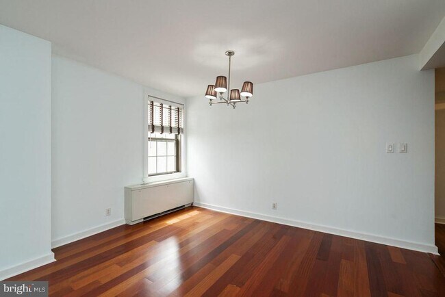 Building Photo - 219 S 18th St