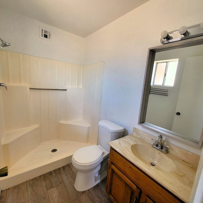 Building Photo - NICE OPEN HOME READY TO RENT!