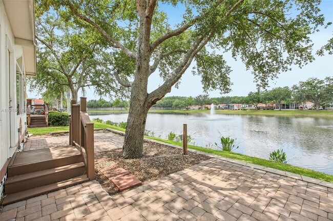 Building Photo - 6621 La Mesa Rd