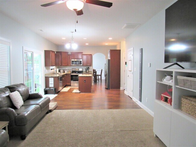 Building Photo - 4 Bedroom 2.5 Bath Onslow Bay