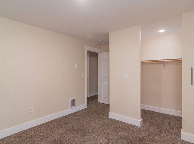 Building Photo - Spacious 4-Bedroom duplex Near EWU – Cheney, WA