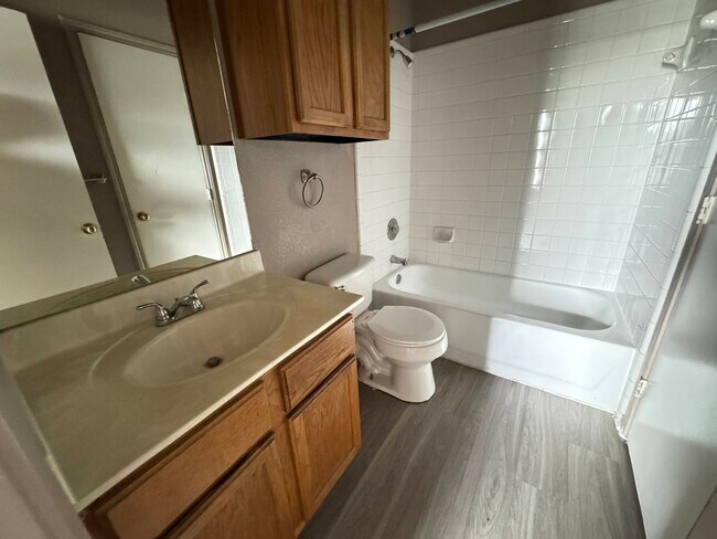 Building Photo - 5702 Greengate Dr