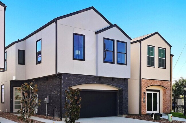 Building Photo - 2909 El Fenice Ln