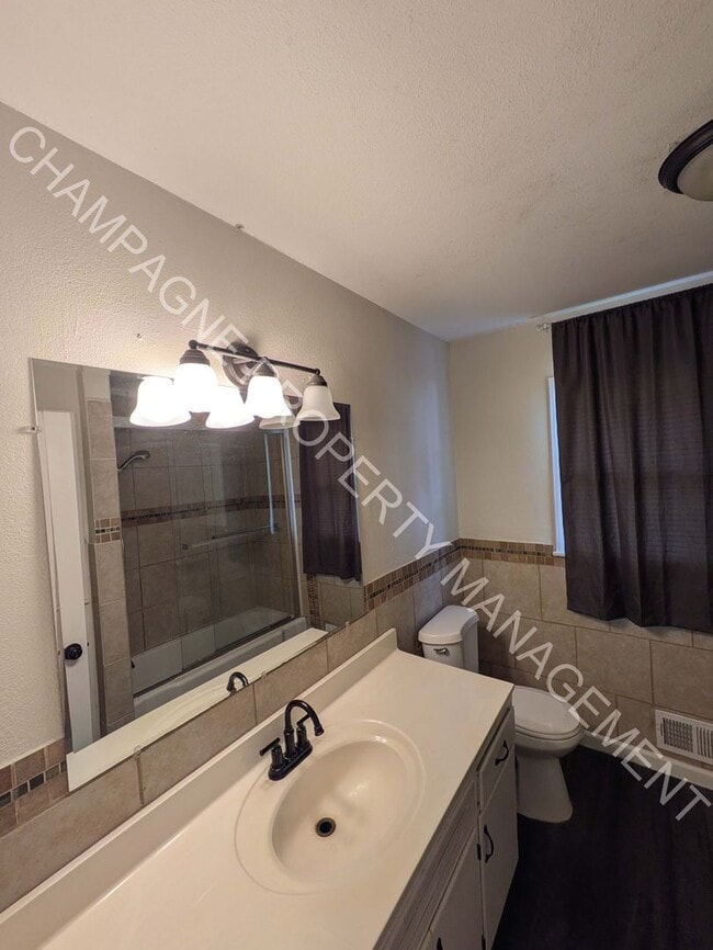 Building Photo - Single Family Home in KC