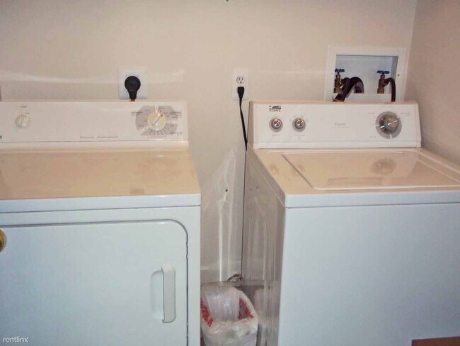 Building Photo - 2 br, 2 bath Condo - 1002 E Duncan St Apt 2C