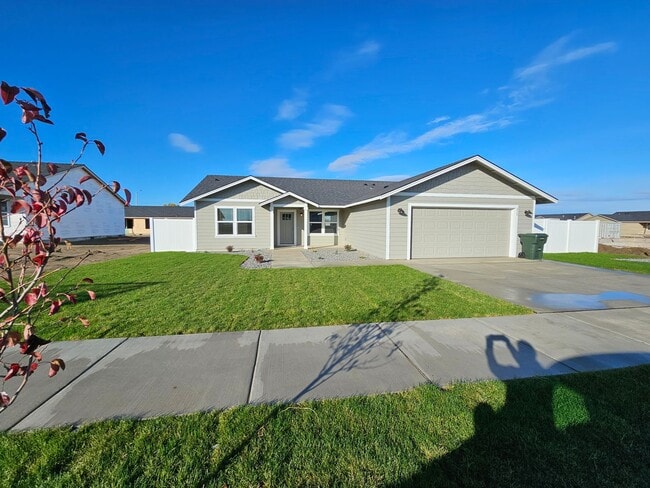 Primary Photo - BOARDMAN'S FINEST BRAND NEW HOME