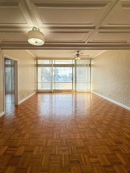 Building Photo - 4600 Ocean Dr