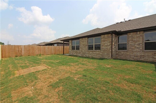 Building Photo - 471 Barbet Dr