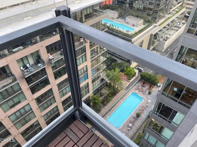 Building Photo - 1100 S Hope St