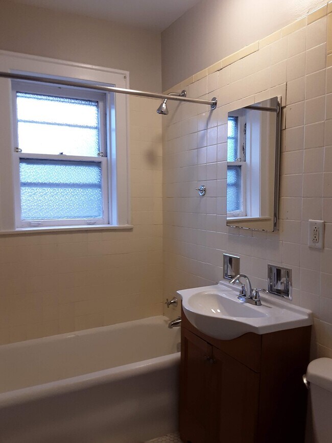 Building Photo - 232 Elmwood-2N