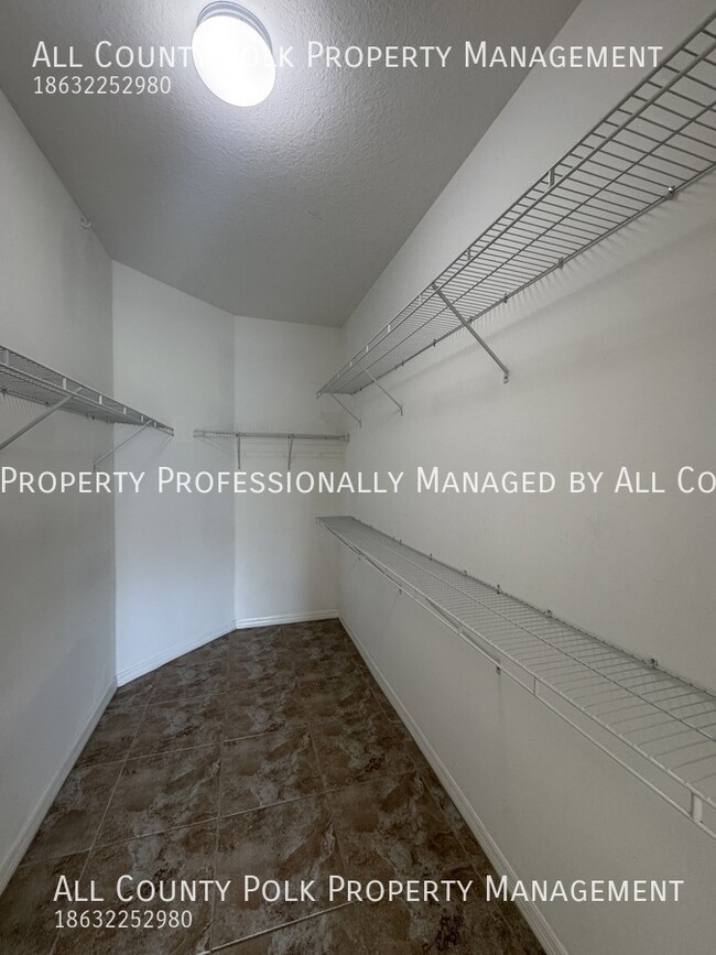Building Photo - 4026 Winding Vine Dr