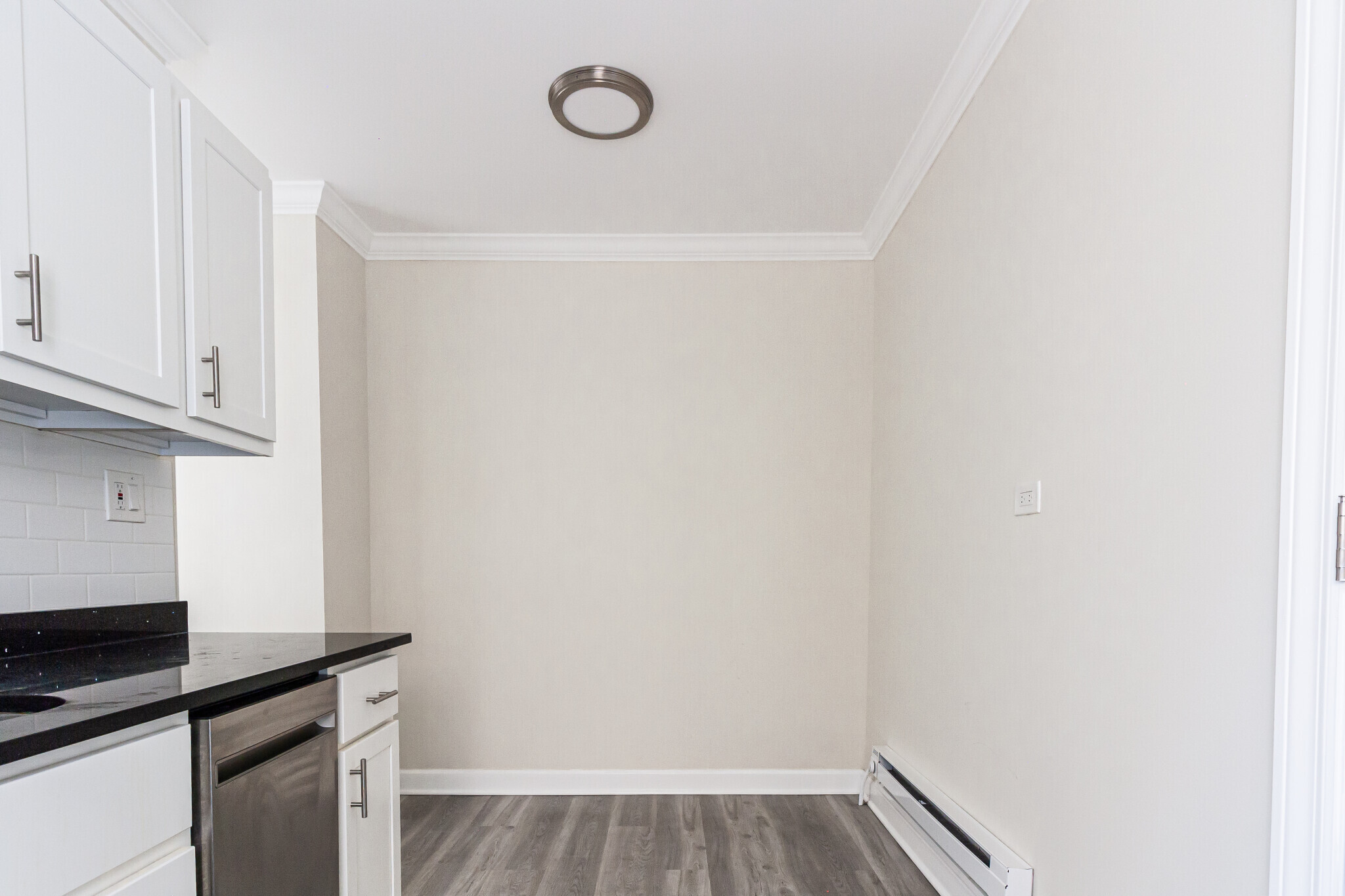 Building Photo - 839 W Cornelia Ave