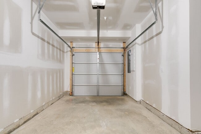 Building Photo - Price Drop on 3 Bedroom Luxury Condo in Glen Allen!!! ***Available Beginning of March***