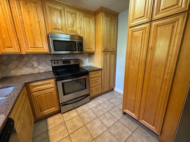 Building Photo - Move In Special! Coastal Creek Upstairs 2/...
