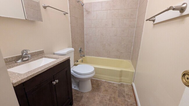 Building Photo - **Temporarily off the Market** Charming 3 Bed And 1.5 Bath Townhome In Georgetown South