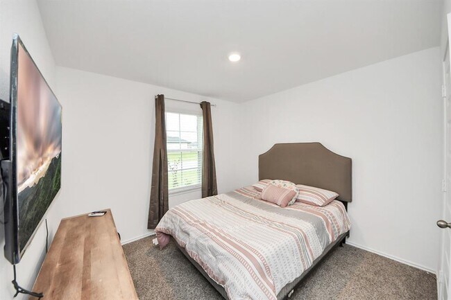 Building Photo - 1302 Redbud Ln