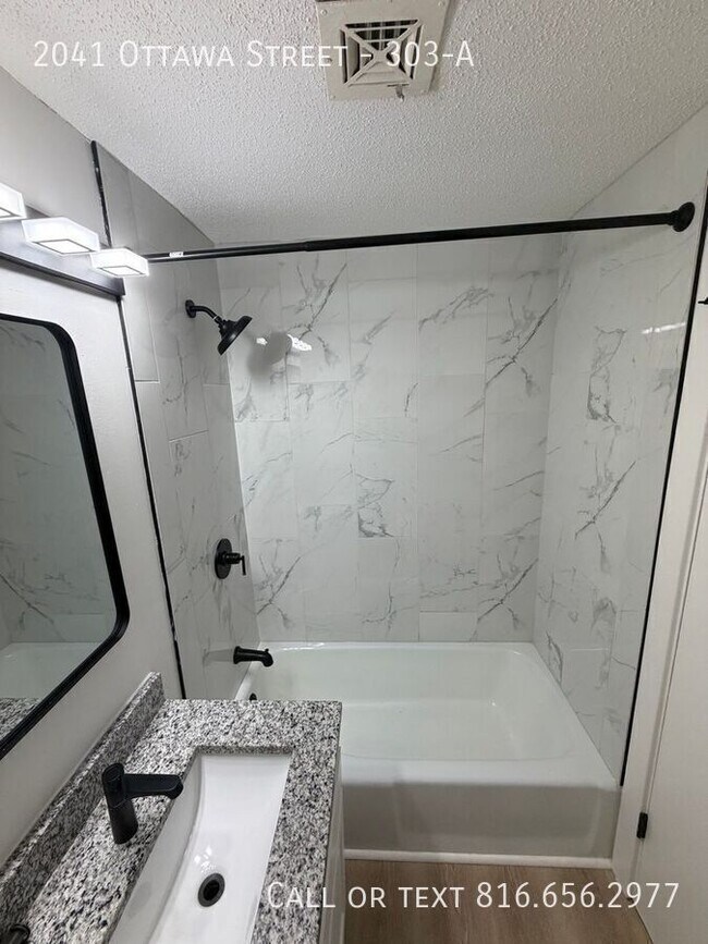 Building Photo - 2041 Ottawa St