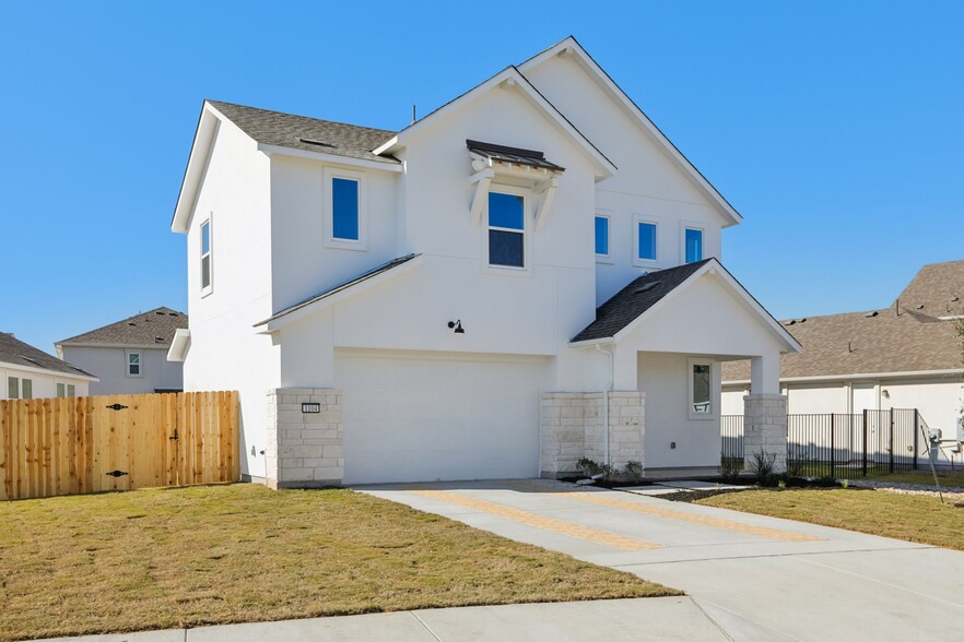 Building Photo - 1104 Yaupon Holly Dr