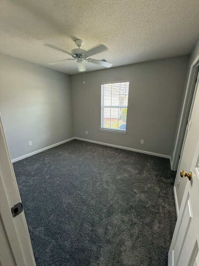 Building Photo - Lexington - Please call Lexington office to view - 803-359-0793