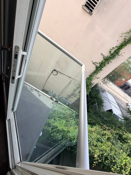 Building Photo - 1119 Poinsettia Dr