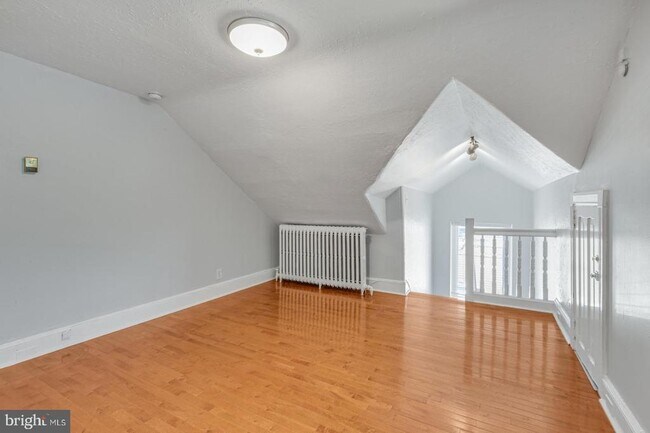 Building Photo - 158 Montgomery Ave