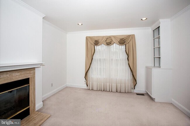 Building Photo - 189 Christopher Dr