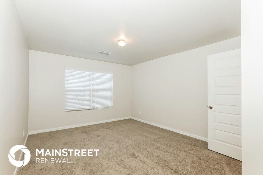 Building Photo - 573 Emporia Loop