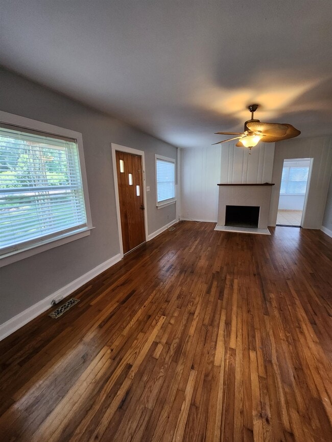 Building Photo - 1041 Cherokee Dr