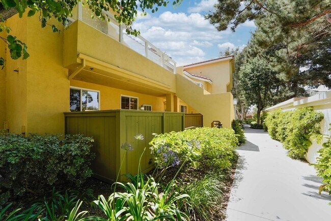 Building Photo - ****AVAILABLE NOW!! TWO BEDROOM TWO BATH CONDO IN GREAT LOCATION!!!!!!