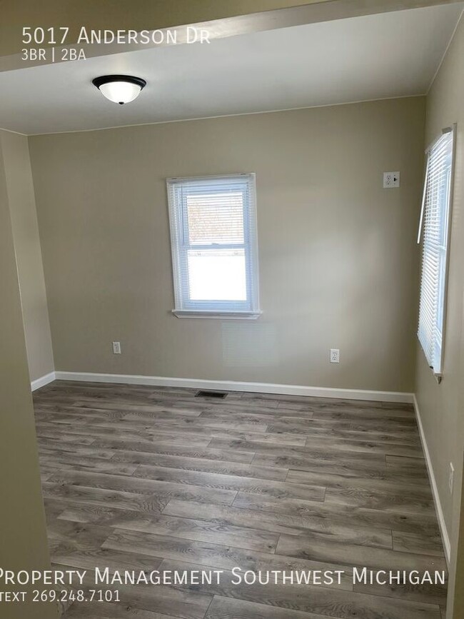 Building Photo - 5017 Anderson Dr