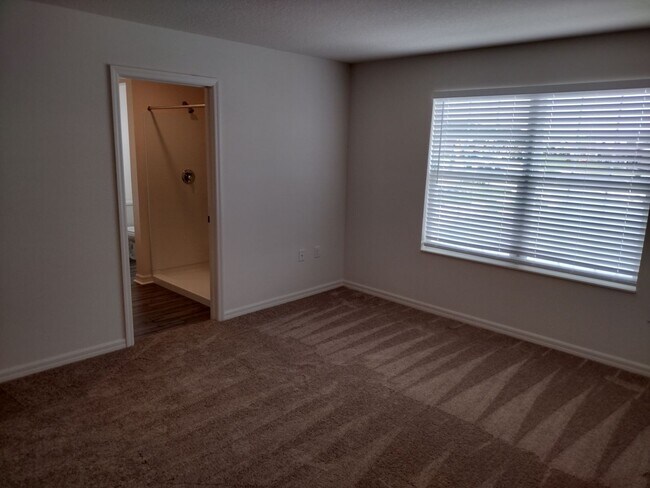 Building Photo - Beautiful 4 bedroom 2.5 Bathroom House For...
