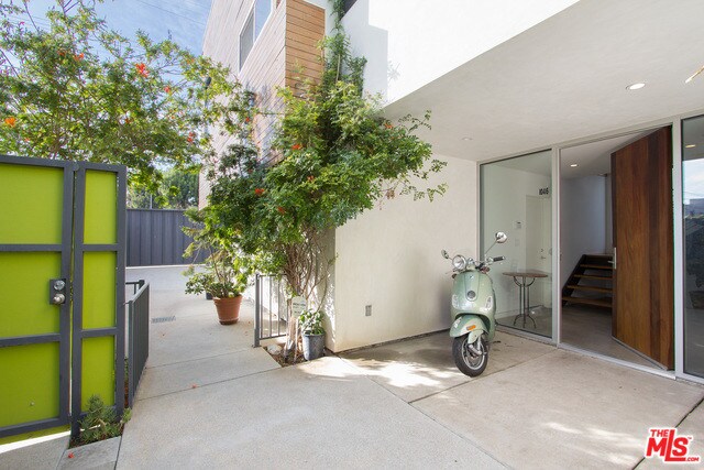 Building Photo - 1046 6th Ave