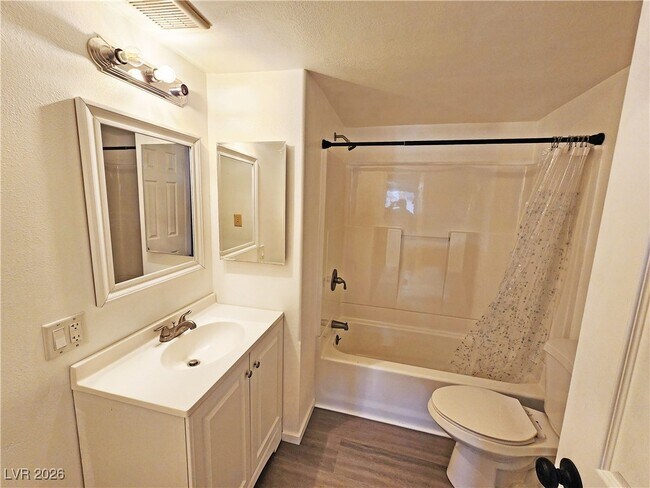 Building Photo - 2220 W Bell Vista Ave