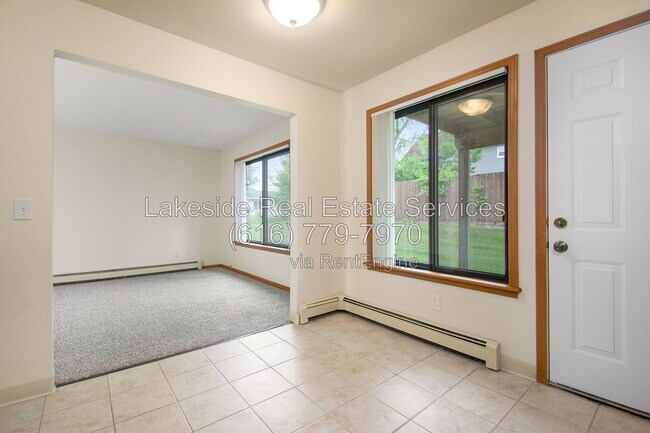Building Photo - 2914 Earle Ave SW