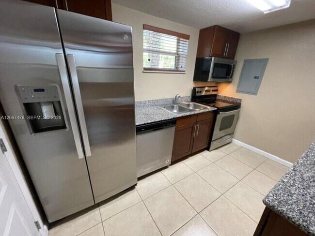 Building Photo - 8950 SW 69th Ct
