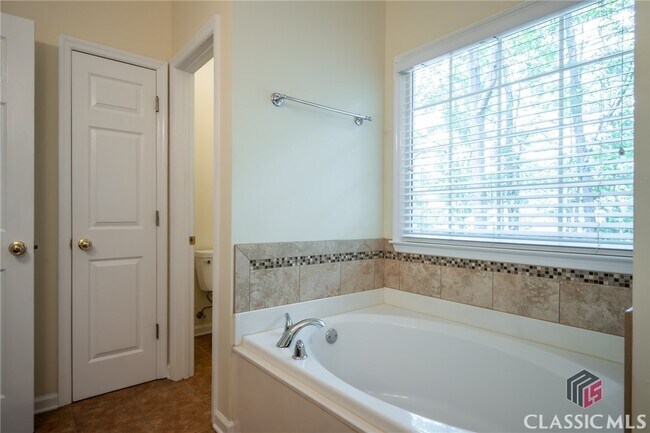 Building Photo - 1030 Laurel Springs Ct