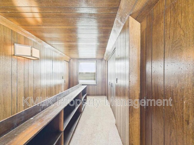 Building Photo - 636 Lurie Ave
