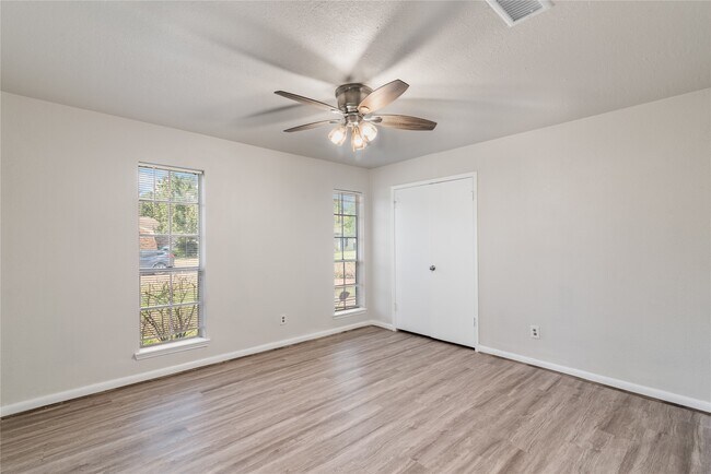Building Photo - 22115 Fincastle Dr