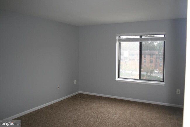 Building Photo - 9728 Kingsbridge Dr