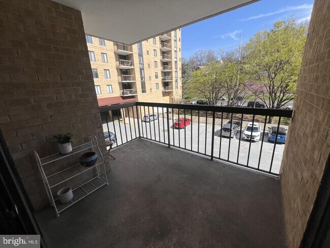 Building Photo - 4500 S Four Mile Run Dr