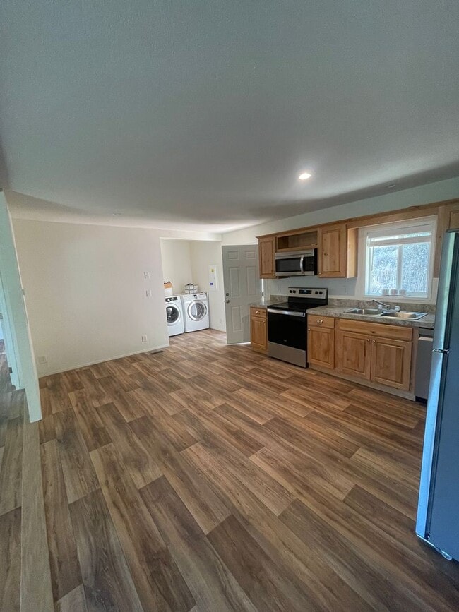 Building Photo - Home with a View! *MOVE IN SPECIAL*
