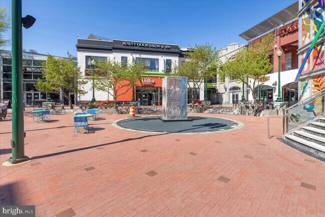 Building Photo - 7923 Eastern Ave NW