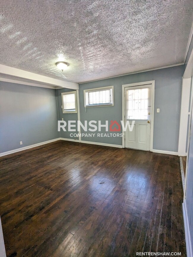 Building Photo - Accepting Section 8 Vouchers - 1891 Clover...