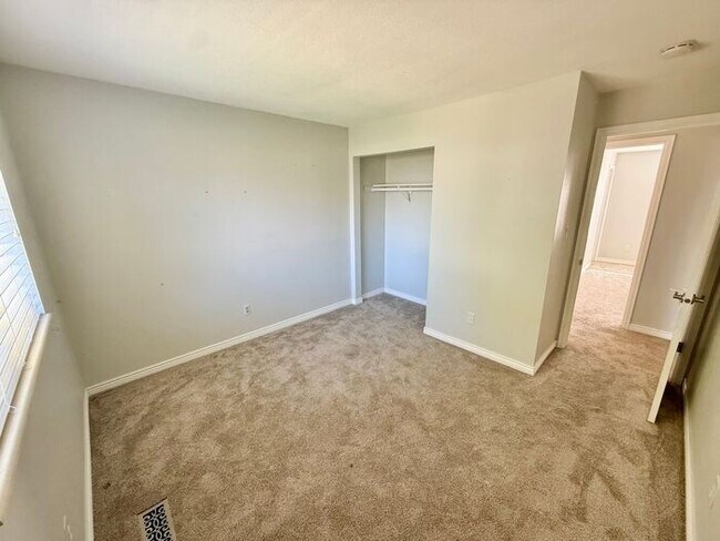 Building Photo - Gorgeous 4 Bed, 2 Bath Home in Central For...