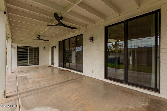 Building Photo - 5001 E Mitchell Dr