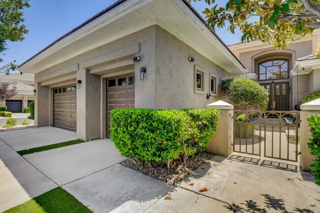 Building Photo - Single Story in Country Club Hills!