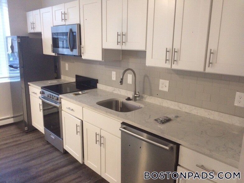 Building Photo - 89 Park Dr